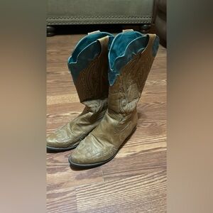 Coconut boots sz 9